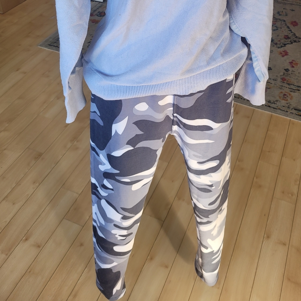 3/$30-Just Cozy- Grey Camo Fleece Lined Leggings M-L
